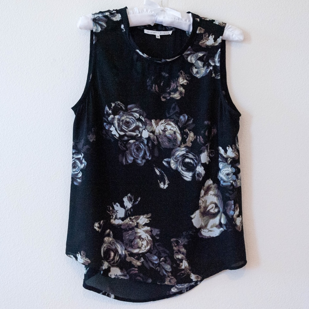 Violet & Claire Black Blue Floral Chiffon Top M